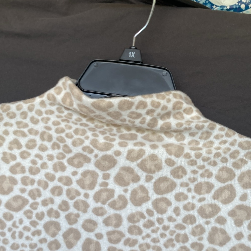 Emily Daniels top mockneck cheetah print animal print neutral PXL - Picture 5 of 15